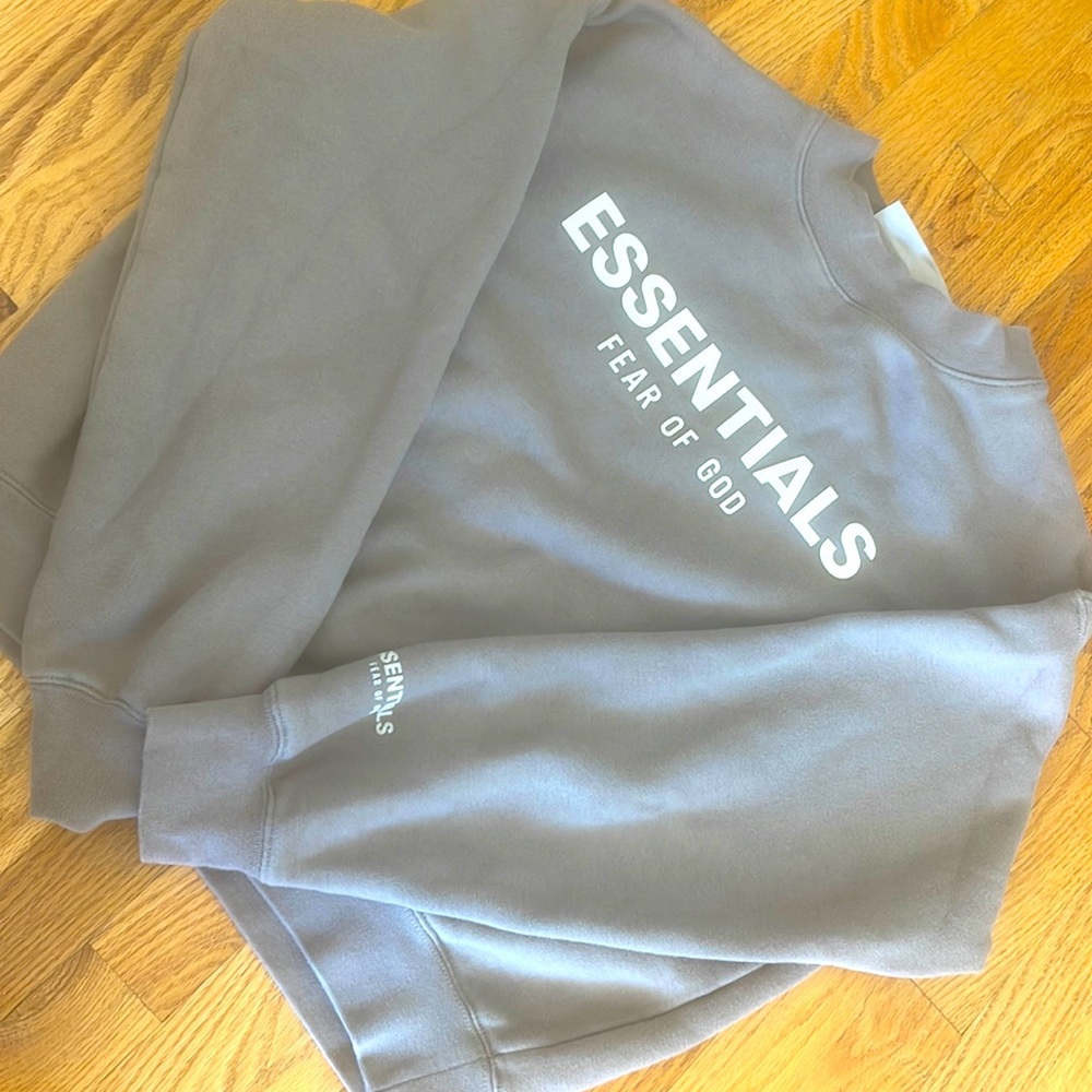 Essentials Fear of God crew neck sweater.